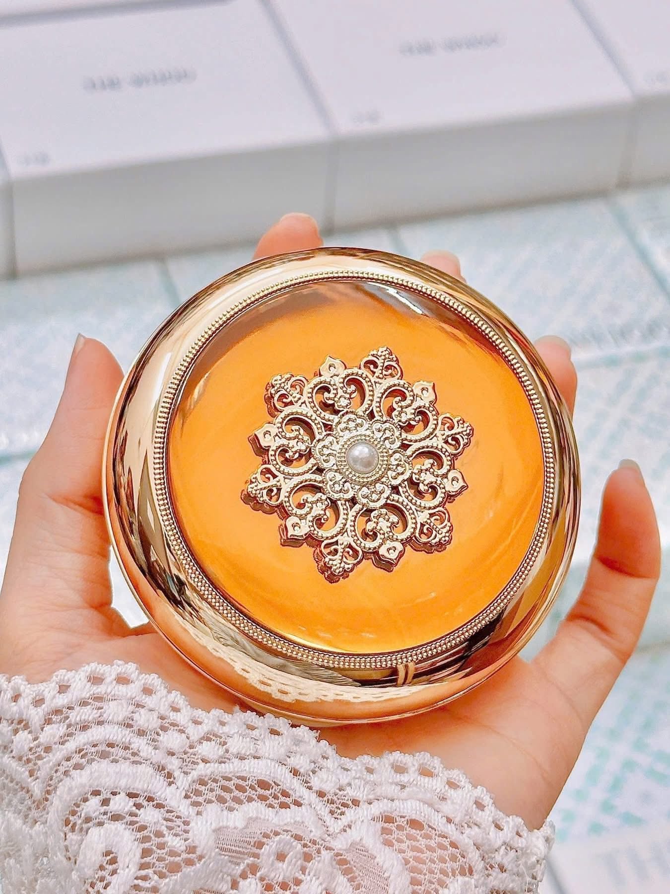 THE WHOO LUXURY ANTI-AGING CUSHION SET- 1 Cushion + 2 refill(equivalent to 3 uses) COLOR 21