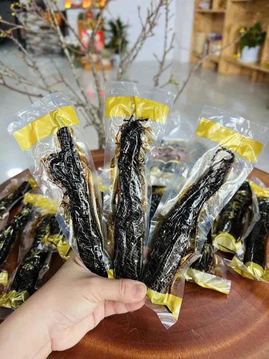 Korean Whole Ginseng Roots with Honey 6 Year-Old Fresh Ginseng - 500 g