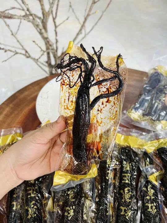 Korean Whole Ginseng Roots with Honey 6 Year-Old Fresh Ginseng - 500 g